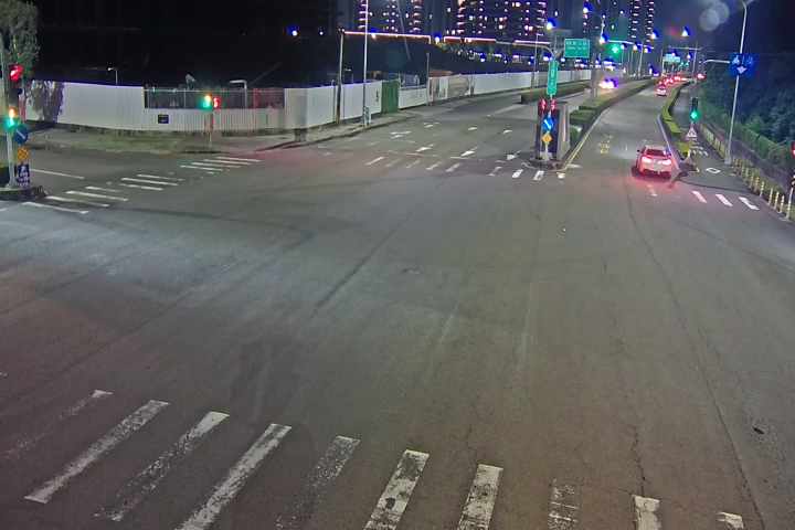 高鐵路/高鐵三路 (右側車流往高鐵二路)