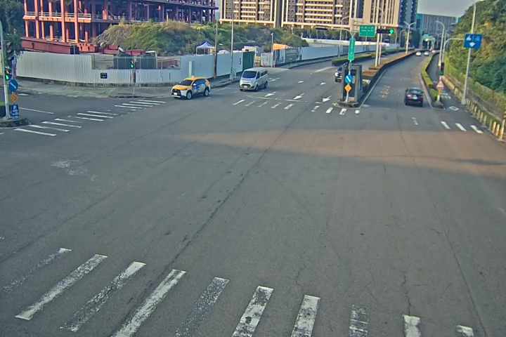 高鐵路/高鐵三路 (右側車流往高鐵二路)