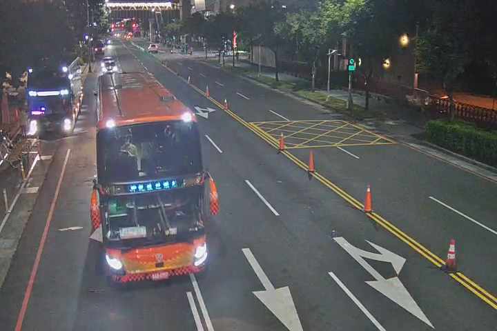 崇德十九路/四平路(右側車流往崇德路方向)