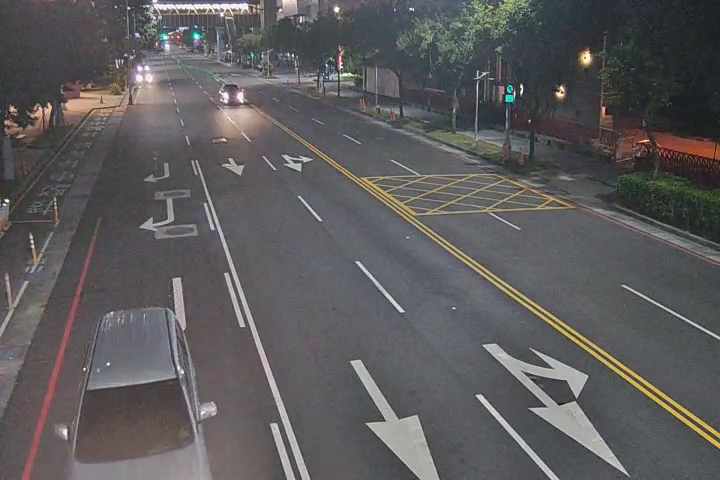 崇德十九路/四平路(右側車流往崇德路方向)