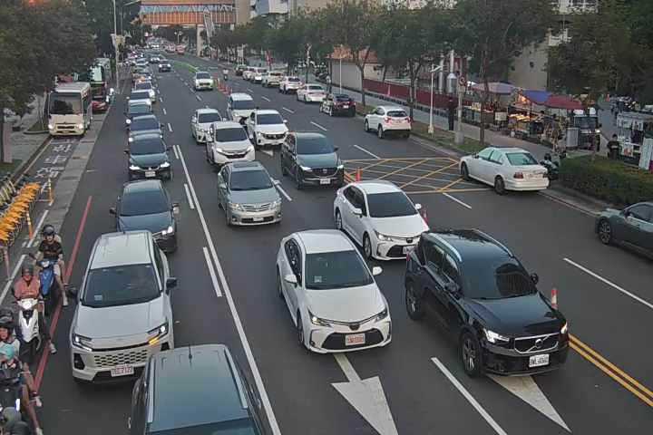 崇德十九路/四平路(右側車流往崇德路方向)