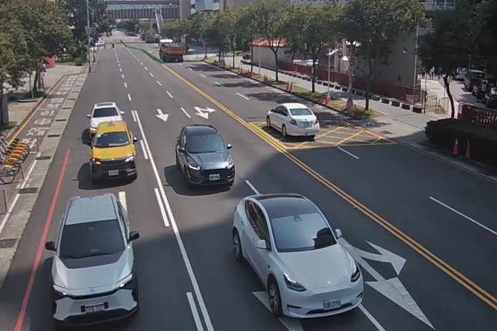 崇德十九路/四平路(右側車流往崇德路方向)