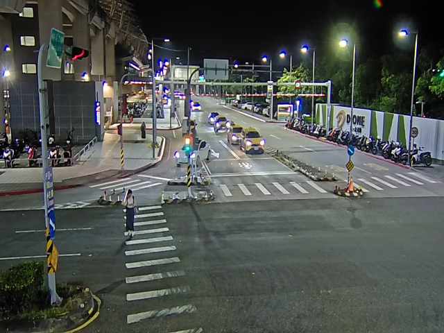 站區二路/高鐵三路(右側車流往高鐵一路)