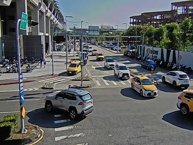 站區二路/高鐵三路(右側車流往高鐵一路)