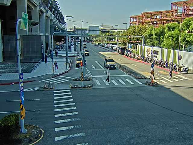 站區二路/高鐵三路(右側車流往高鐵一路)
