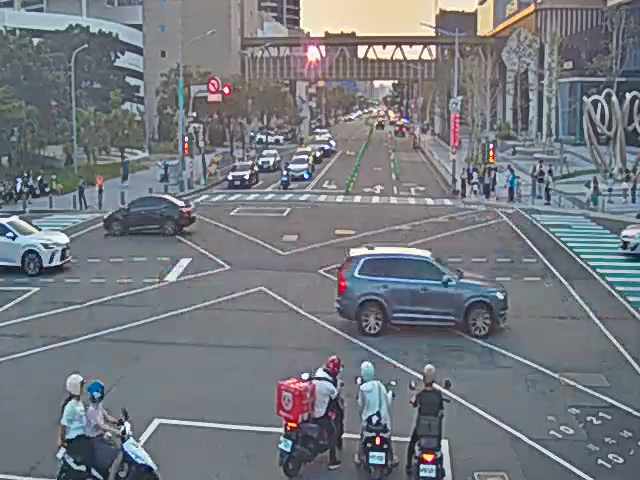 崇德十九路/崇德路三段(右側車流往四平路)Chongde 19th Rd/Chongde Rd (Right side Traffic flow to Siping Rd )