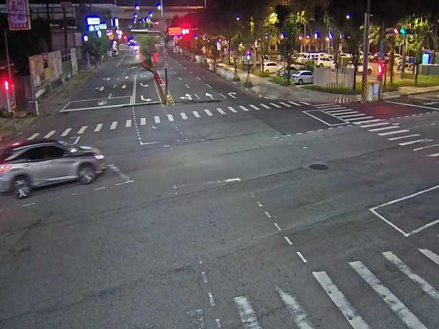 松竹路/軍功路(右側車流往環中東路)