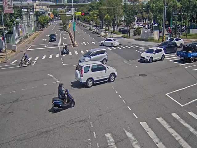 松竹路/軍功路(右側車流往環中東路)