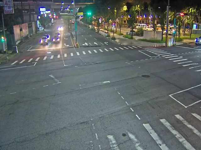 松竹路/軍功路(右側車流往環中東路)