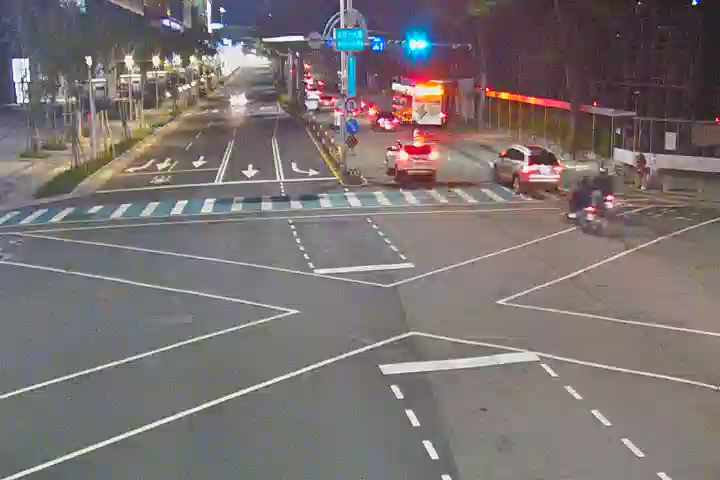 崇德路三段/崇德十九路(右側車流往環中路)Chongde Rd/Chongde 19th Rd (Right side Traffic flow to Huanzhong Rd )
