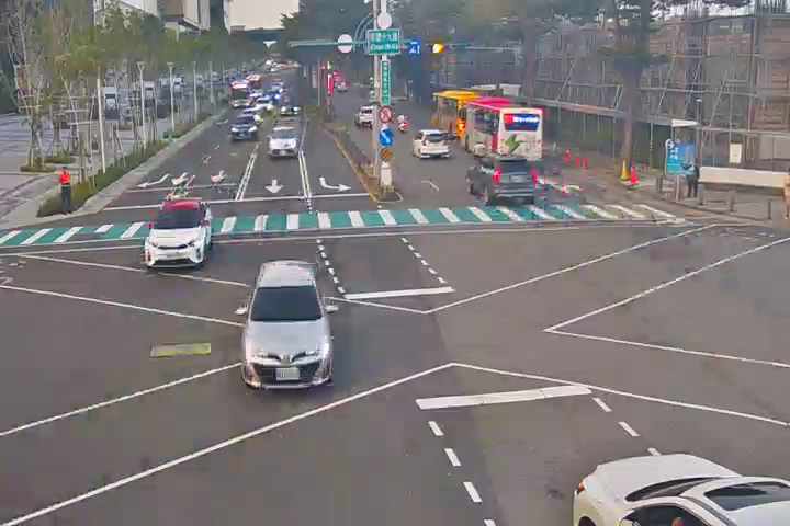 崇德路三段/崇德十九路(右側車流往環中路)Chongde Rd/Chongde 19th Rd (Right side Traffic flow to Huanzhong Rd )