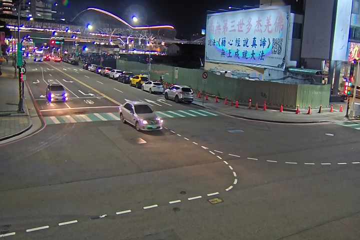 大智北路/南京路(右側車流往復興路)