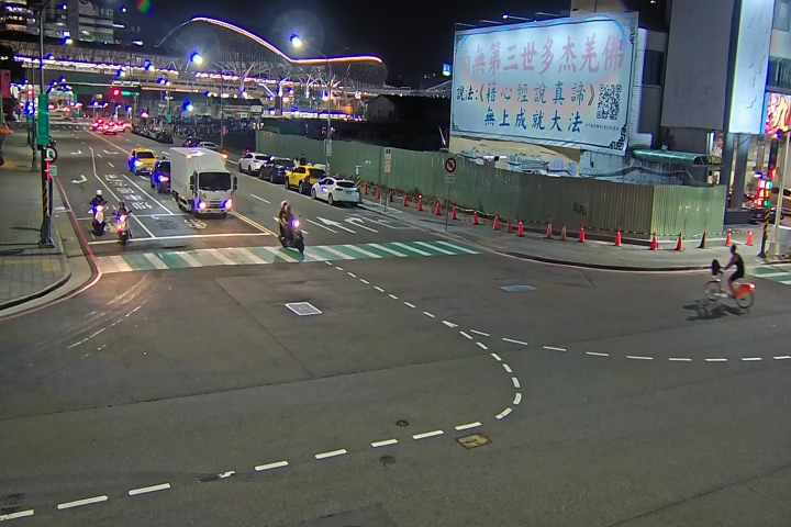 大智北路/南京路(右側車流往復興路)