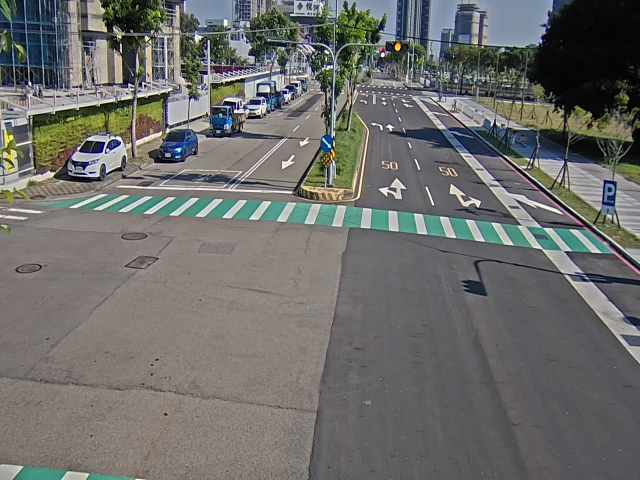 經貿路/經貿十街(右側車流往河南路)