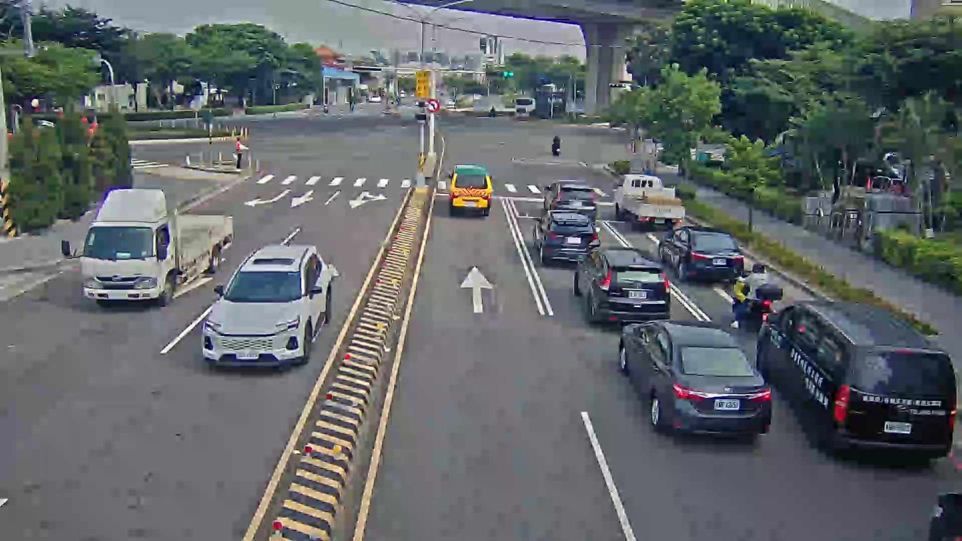 市民大道/十甲路 (右側車流往環中東路)