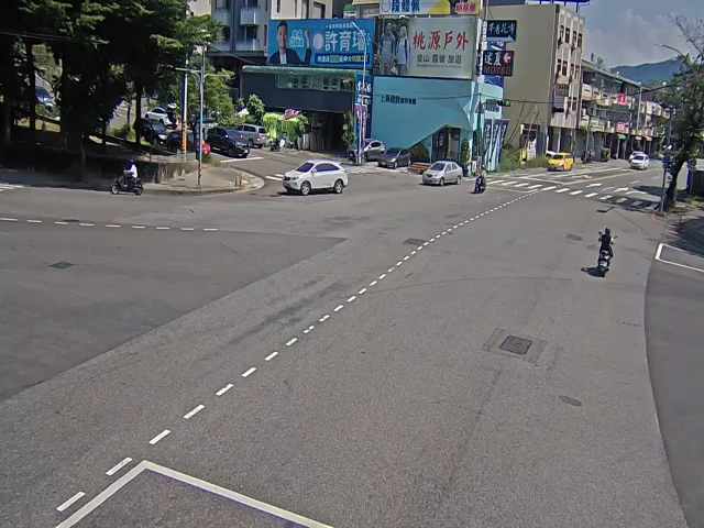 東山路/松竹路(右側車流往大坑)