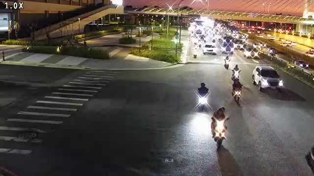 環中路/經貿路 (車流往中清路) Huanzhong Rd. /Jingmao Rd. (Right side Traffic flow to Zhongqing Rd.)