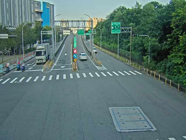 高鐵路/高鐵一路(往高鐵陸橋拍攝)