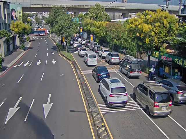 松竹路/和順路 (右側車流往環中東路)