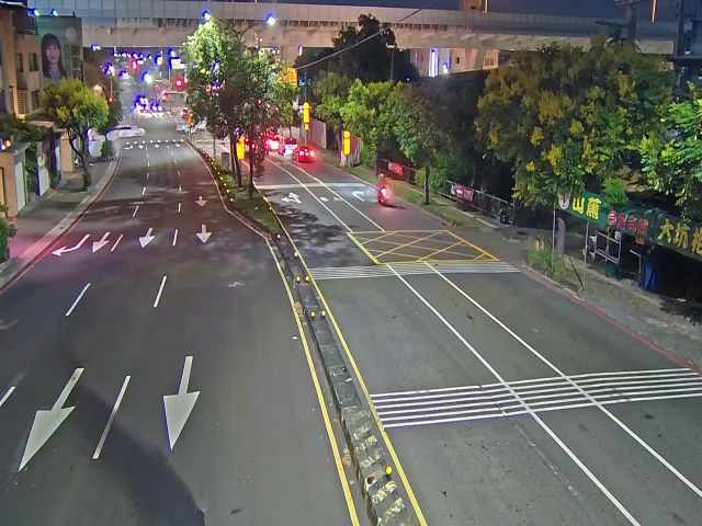松竹路/和順路 (右側車流往環中東路)
