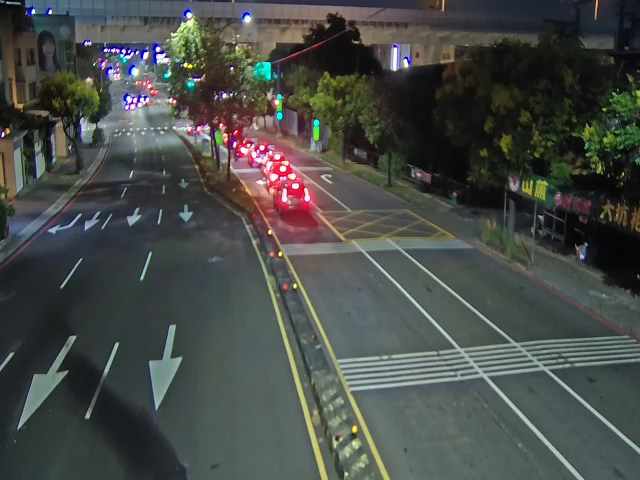 松竹路/和順路 (右側車流往環中東路)
