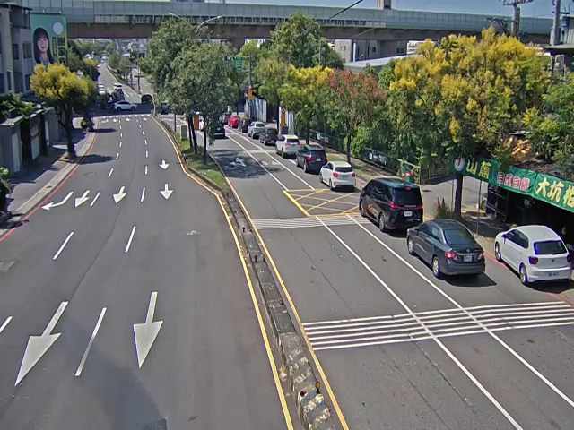 松竹路/和順路 (右側車流往環中東路)
