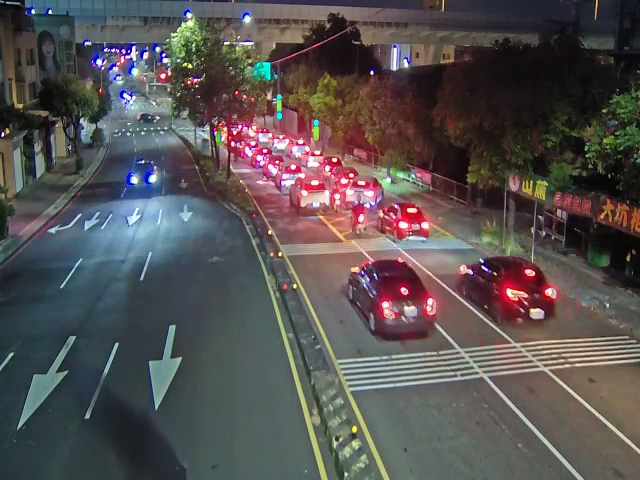 松竹路/和順路 (右側車流往環中東路)