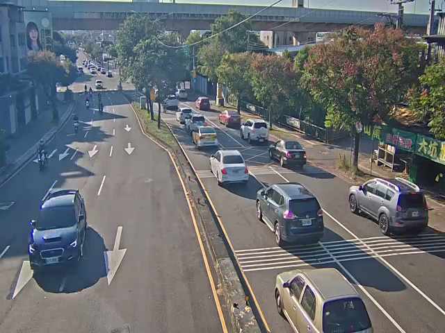 松竹路/和順路 (右側車流往環中東路)