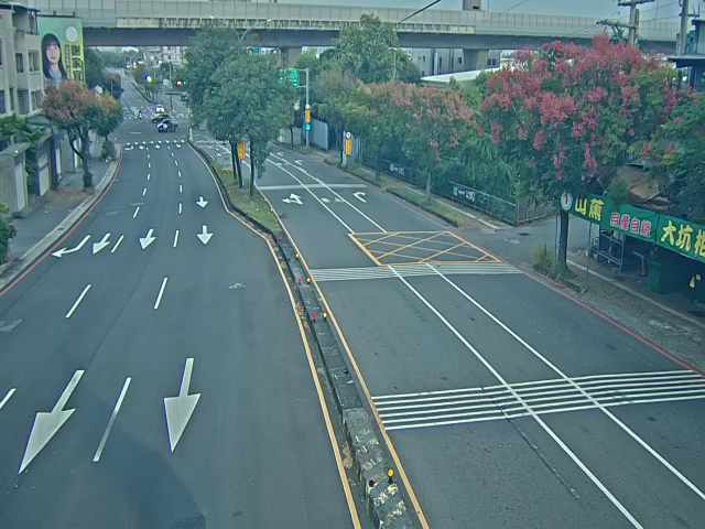 松竹路/和順路 (右側車流往環中東路)