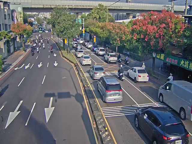 松竹路/和順路 (右側車流往環中東路)